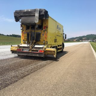 Laying SAMI road paving