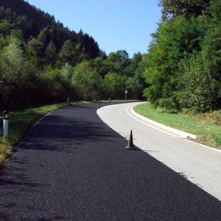 Rifacimento manto stradale micro tappeto strade provinciali - Slurry Srl