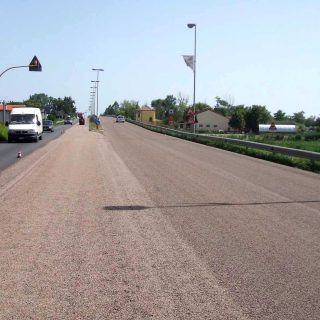 Double layer waterproofing surface dressing for road safety - Slurry Srl