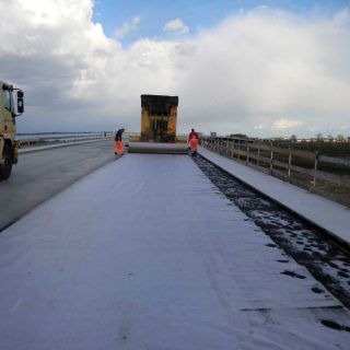 Laying waterproofing geotextile - Slurry Srl